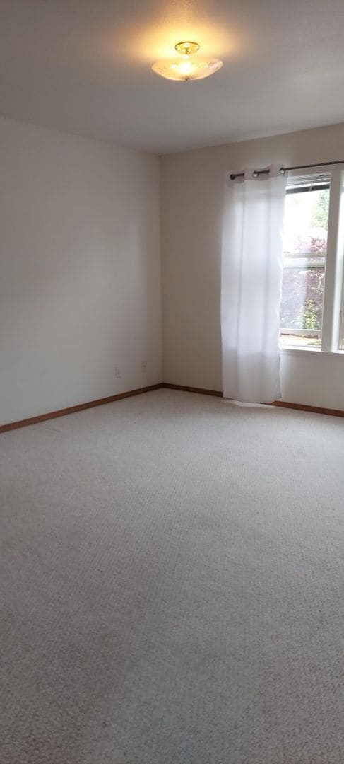 Building Photo - MOVE IN SPECIAL 1/2 OFF 1ST FULL MONTHS RENT- 3 bedroom, 2.5 bath Townhouse in Ashland!!