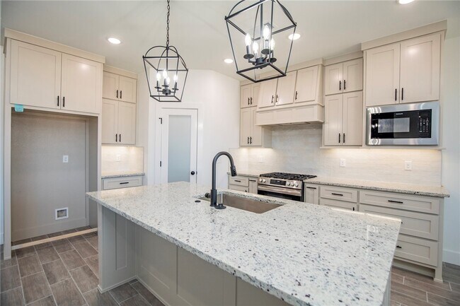 Building Photo - 4867 Farmhouse St