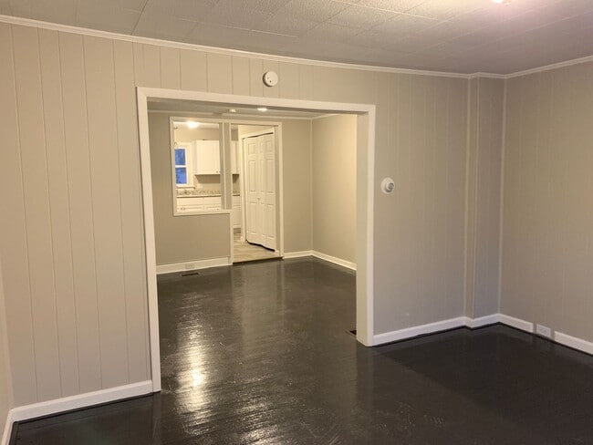 Building Photo - Newly Renovated 2 Bedroom with a walk-through Home in Carlisle