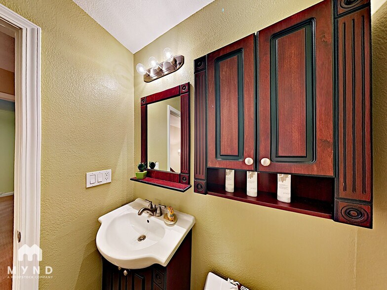 Building Photo - 2321 Swarthmore Dr
