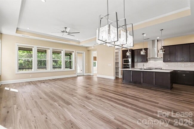Building Photo - 2026 Lake Como Dr