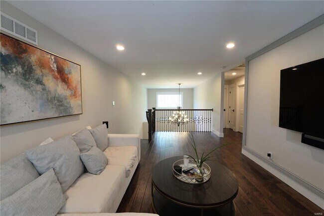 Building Photo - 1306 S Geyer Rd