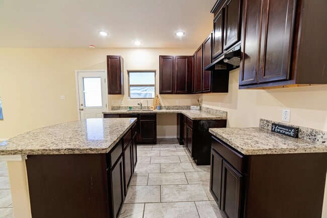 Building Photo - 3305 Charolais Dr