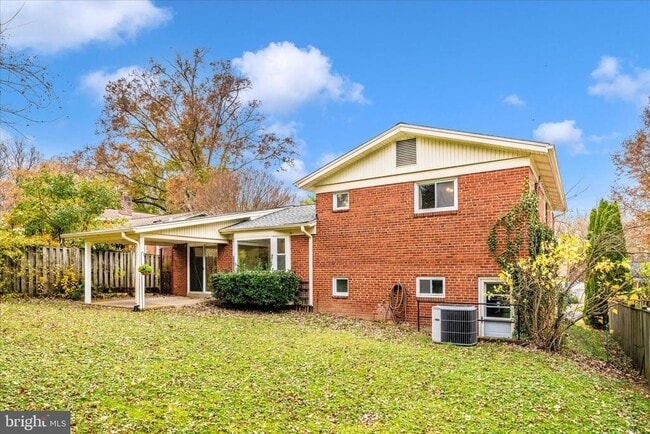 Building Photo - 3906 Montrose Dr