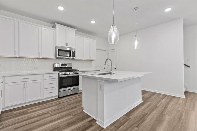 Building Photo - 204 Flowers Ave