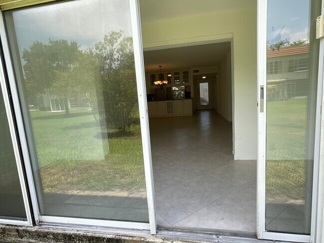 Building Photo - 21 Abbey Ln