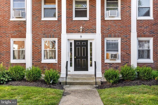 Building Photo - 56 W Maple Ave