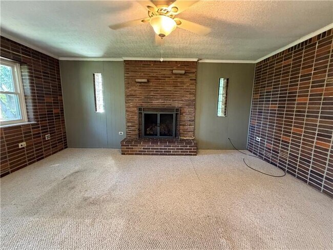 Building Photo - 735 Athalia St