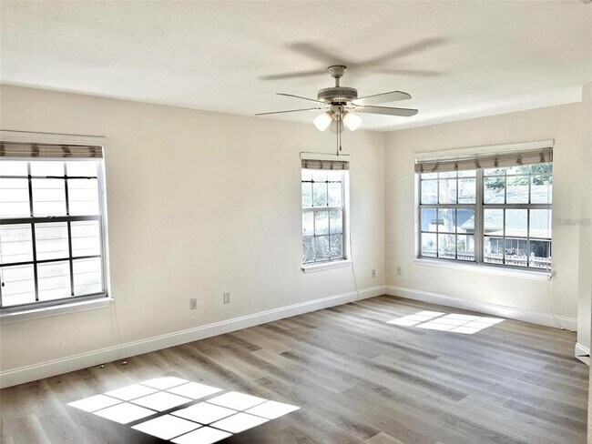 Building Photo - 844 W Charing Cross Cir