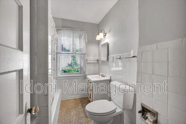 Building Photo - 14 Ridgefield St