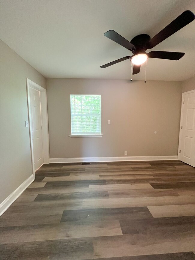 Building Photo - Renovated 2 Bed, 2 Bath Home Off Madison S...