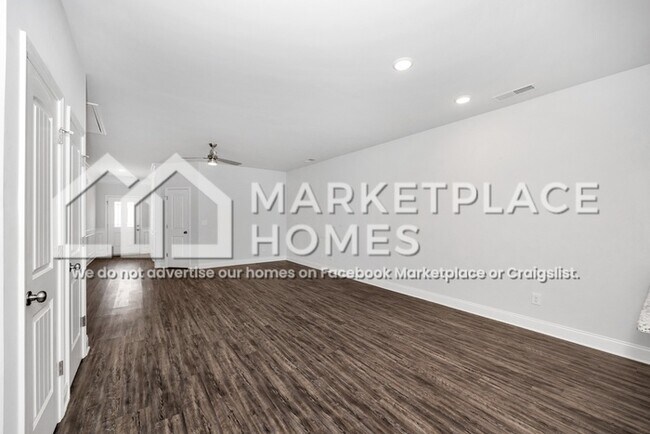 Building Photo - 417 Edgebrook Dr