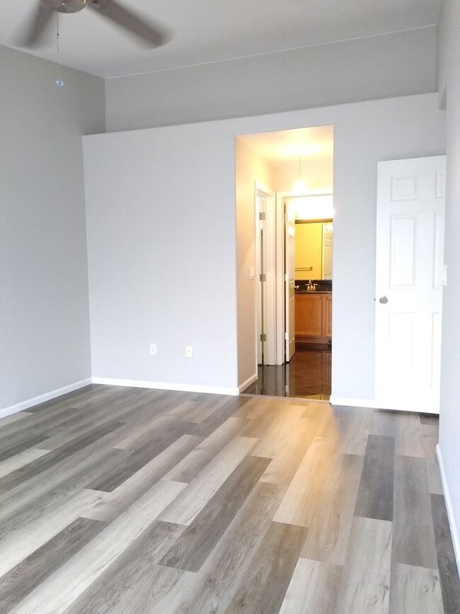 Building Photo - Beautifull Spacious 2 Bedroom 2 Bath Townh...