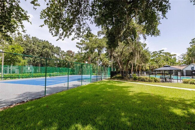 Building Photo - 1404 Northlake Dr