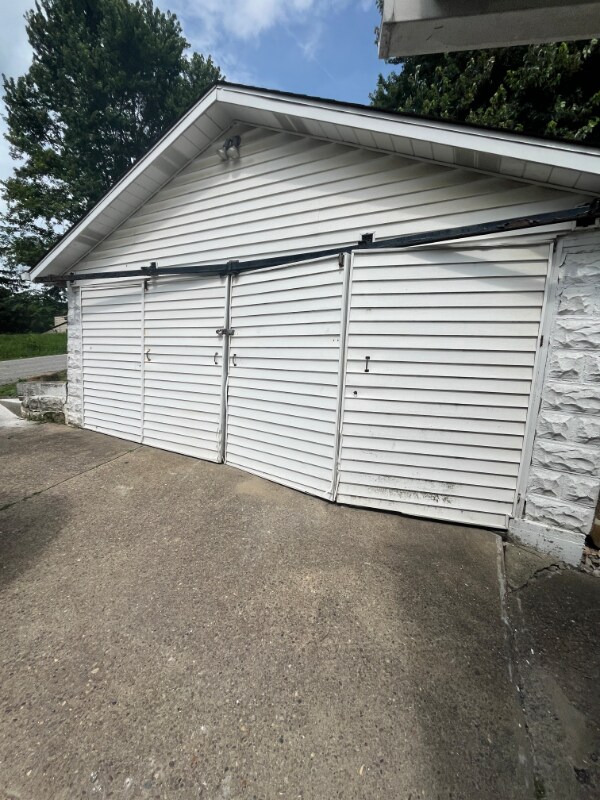 Building Photo - 36 Dorothy Ave