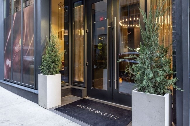 Building Photo - 55 Lagrange St