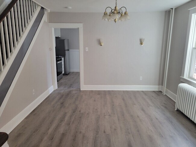 Building Photo - Spacious 4 bedroom House
