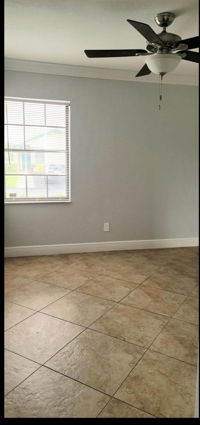 Building Photo - 750 SW Claudia Ave