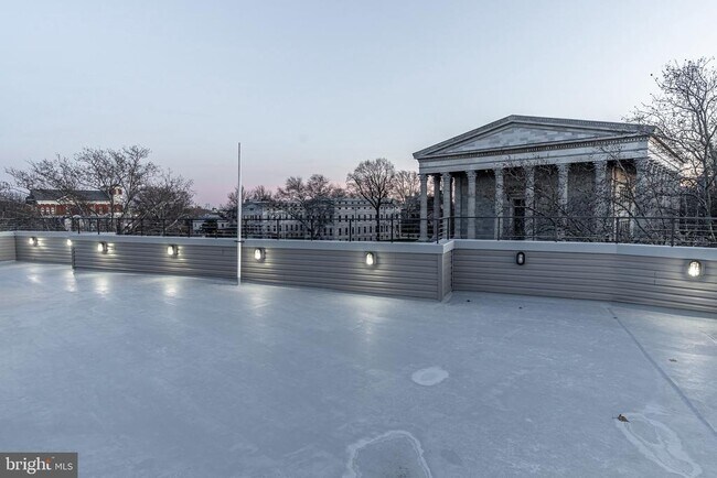 Building Photo - 2045 N College Ave