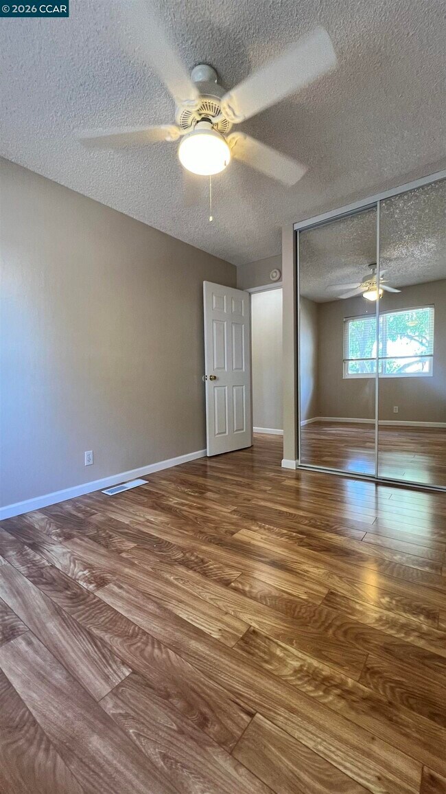 Building Photo - 2828 Royal Ann Ln