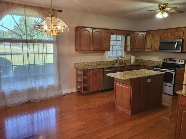 Building Photo - 245 Marengo Dr