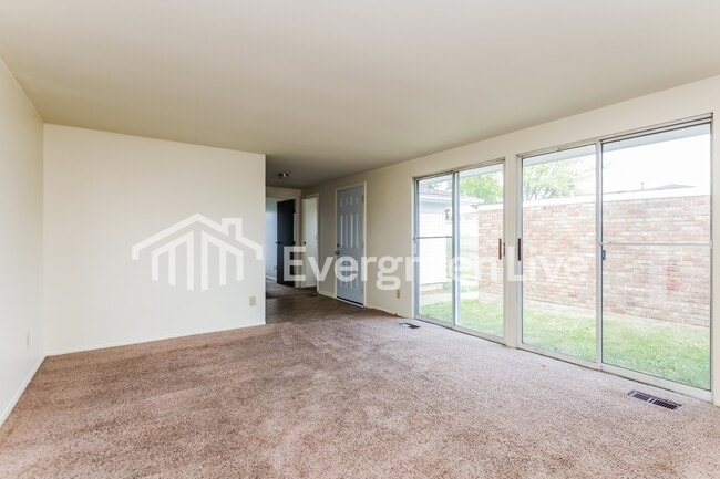 Building Photo - 5887 Troy Villa Blvd