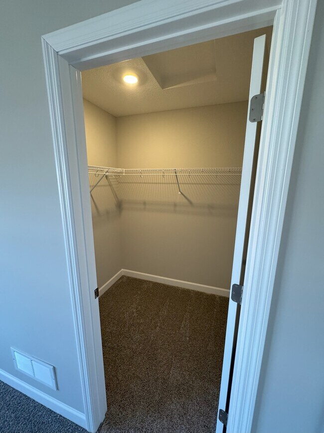 Building Photo - 10692 Burnt Rock Rd