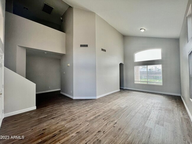 Building Photo - 837 W Ivanhoe St