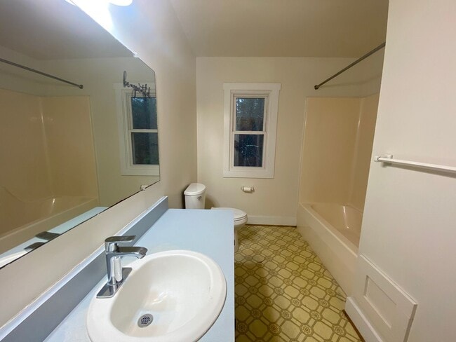Building Photo - Country living in Glen Allen three bedroom...