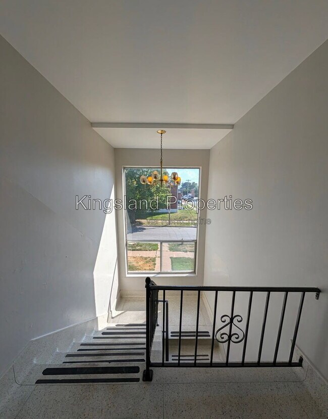 Building Photo - 5353 Walsh St