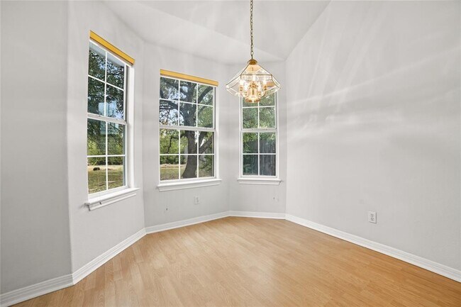 Building Photo - 1911 Cedar Bend Dr