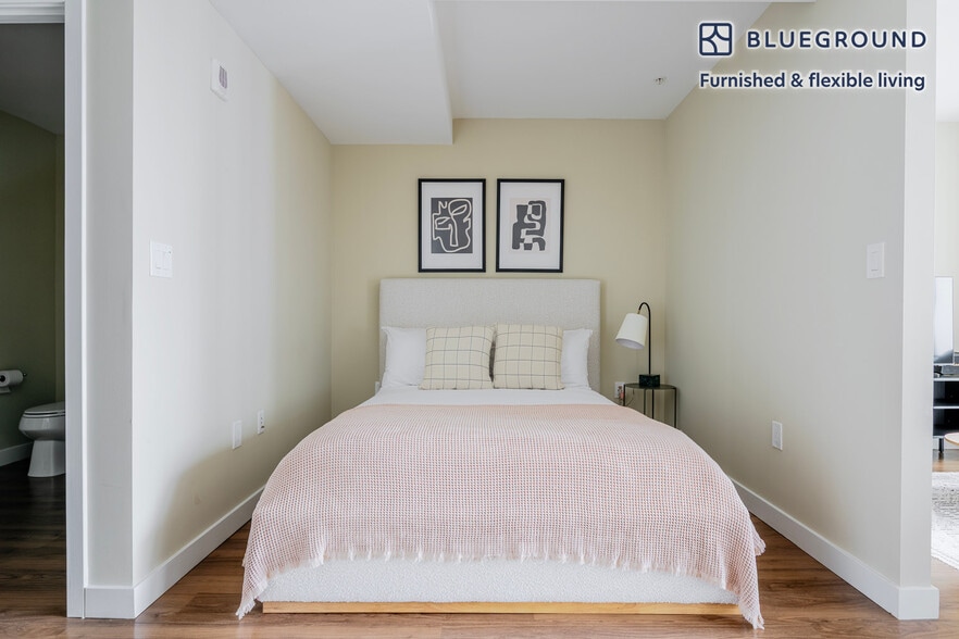 Building Photo - 45 Stuart St