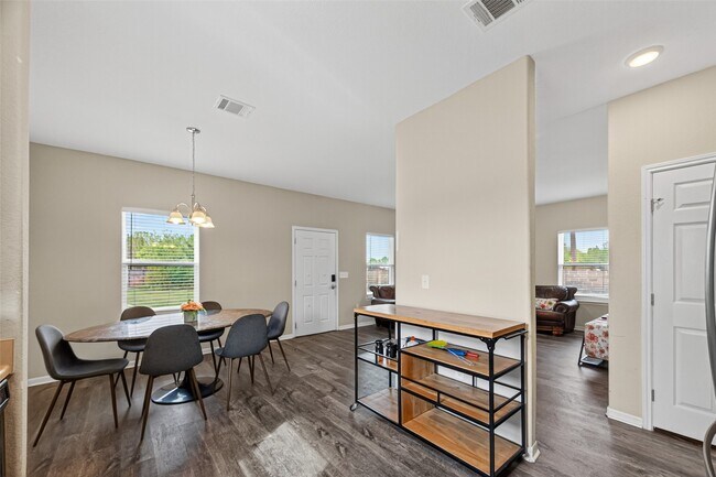 Building Photo - 1009 Niagara St