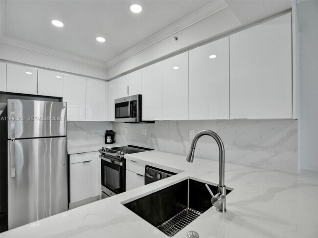 Building Photo - 2501 S Ocean Dr