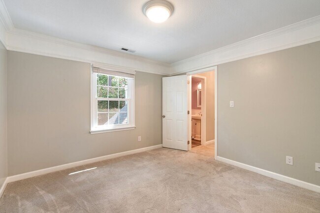 Building Photo - Charming 3 Bedroom, 2.5 Bath Home in Coventry