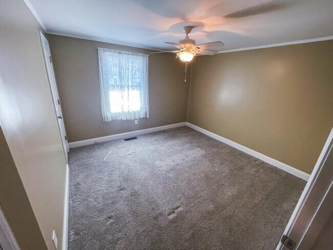 Building Photo - 1206 Golf St