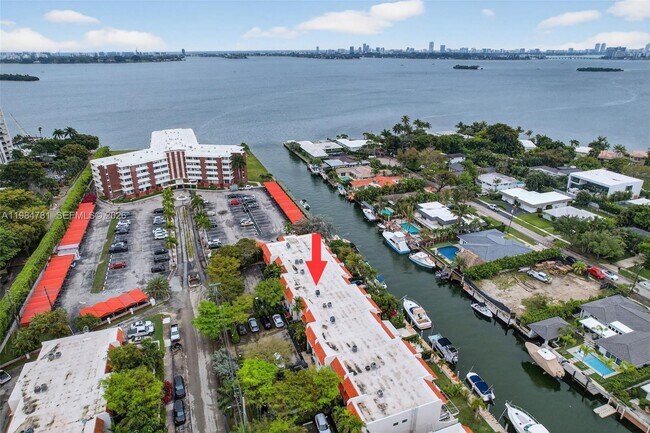 Building Photo - 1626 NE 105th St