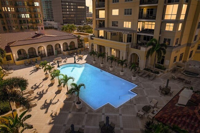 Building Photo - 300 Beach Dr NE