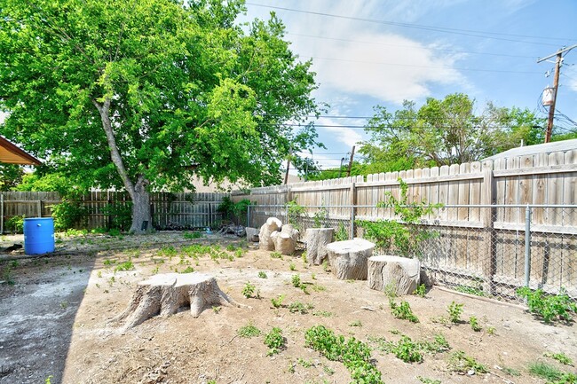 Building Photo - 111 Arizona Ash Dr