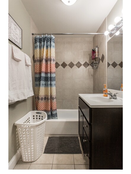 Building Photo - 2124 N Lorel Ave