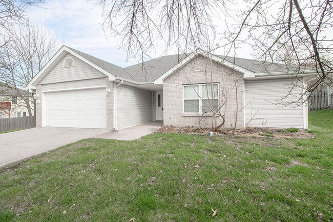 Primary Photo - 1601 Smiley Ln