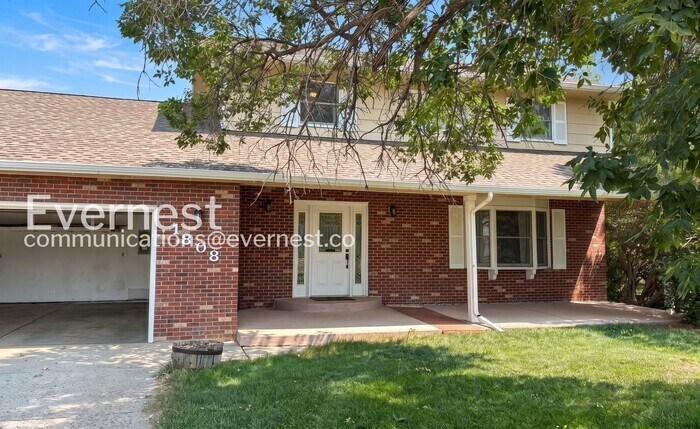 Building Photo - 1808 Riverview Dr