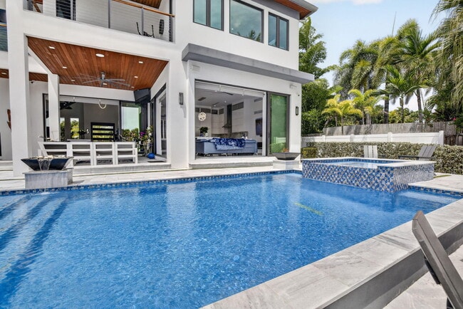 Building Photo - 334 Isle of Capri Dr