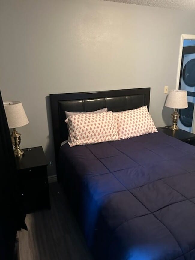 Building Photo - Furnished 1 Bed / 1 Bath – All Utilities Included