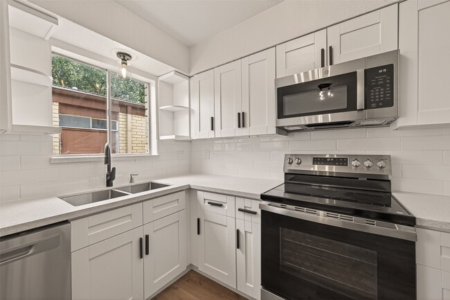 Building Photo - 7714 Renwick Dr