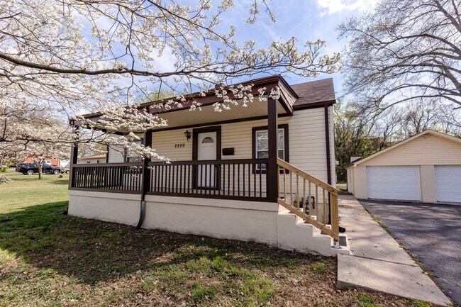 Building Photo - 2220 Auburn Dr