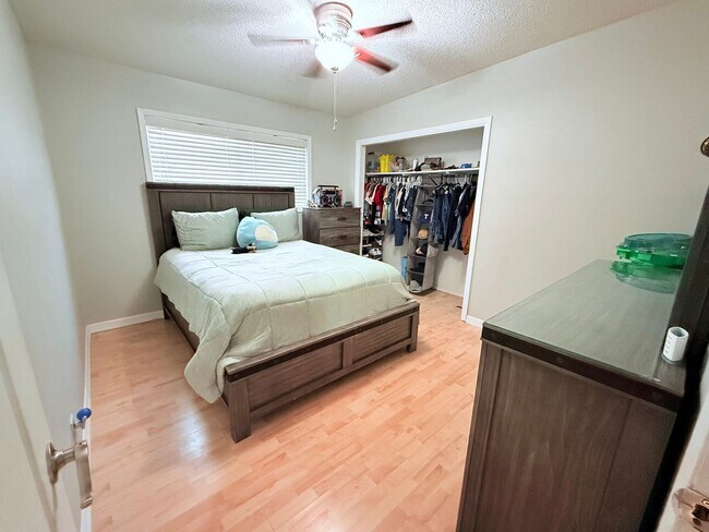 Building Photo - Northeast El Paso 3Bed/2Bath Refrig A/C