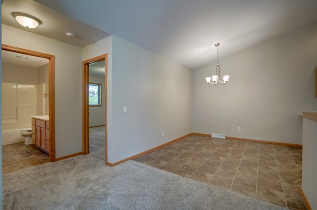 Building Photo - 4544 Windsor Rd