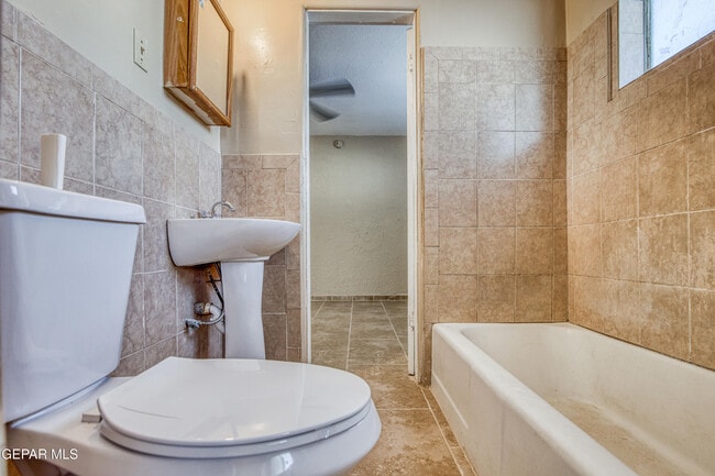 Building Photo - 3922 Hayes Ave