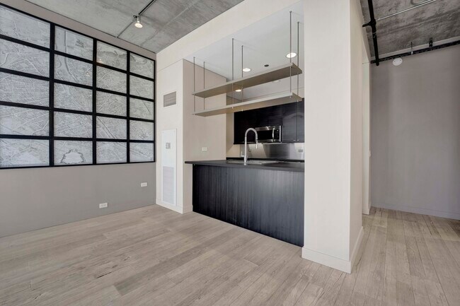 Building Photo - 737 W Washington Blvd